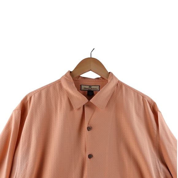 Tommy Bahama Other - Tommy Bahama Mens  L Silk Camp Shirt Peach Textured Short Sleeve embroidered